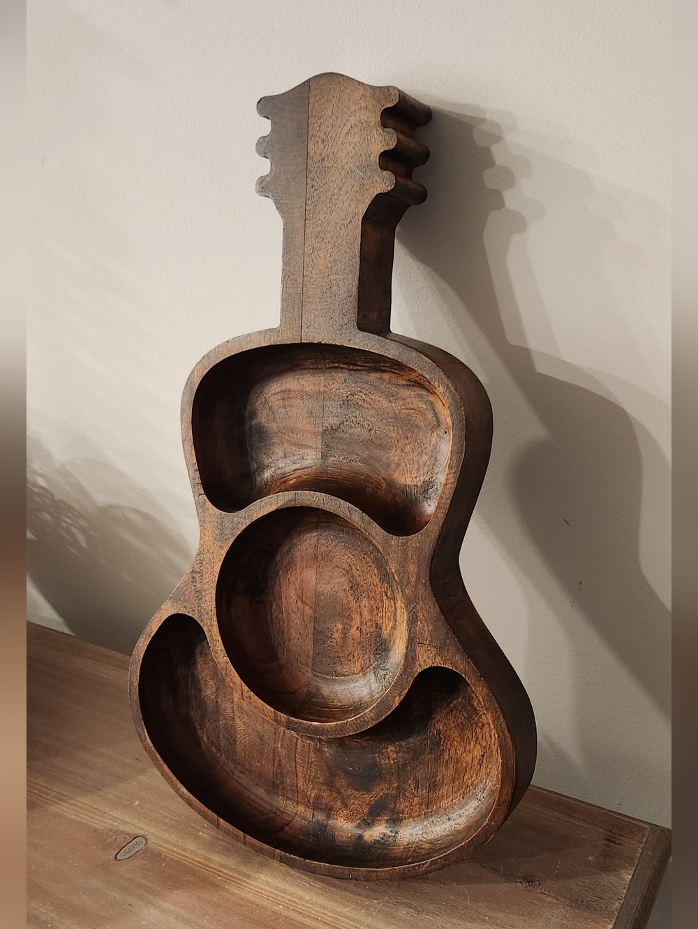 🎸 Dolly Parton Guitar-Shaped Acacia Wood Serving Tray 🦋 Custom Hanging Decor - Picture 2 of 14